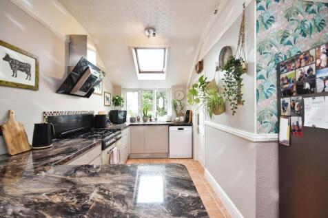 4 bedroom terraced house for sale