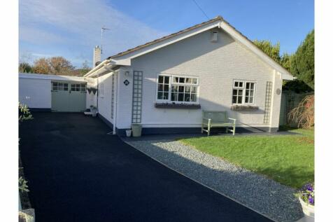 3 bedroom detached bungalow for sale