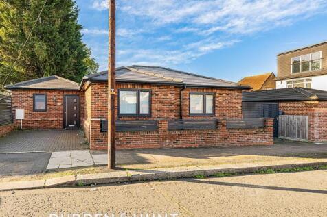 Brinkworth Road, Clayhall, IG5 2 bed semi