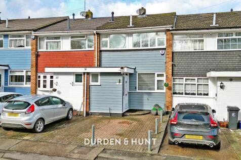 Sunnymede, Chigwell, IG7 2 bed terraced house for sale