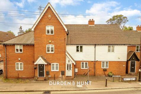 Market Place, Abridge, RM4 2 bed terraced house for sale