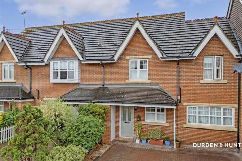 Smarts Lane, Loughton, IG10 2 bed terraced house for sale