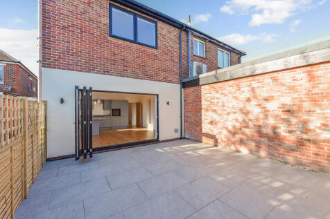 Lower Farlington Road, Portsmouth PO6 2 bed apartment for sale