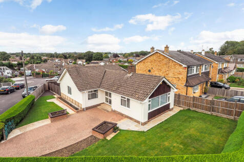 Bourne Close, Hampshire PO8 3 bed detached bungalow for sale