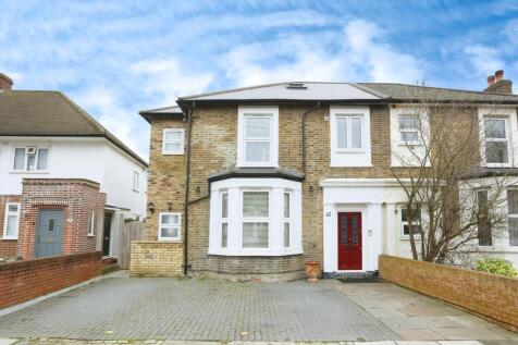 3 bedroom ground floor maisonette for sale