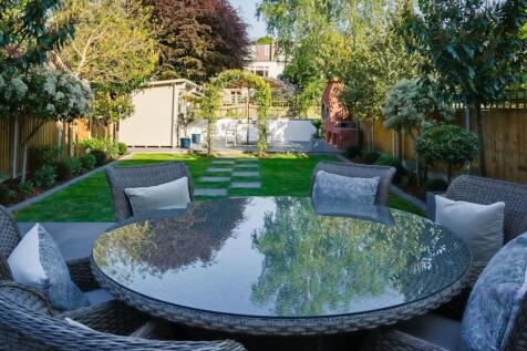 4 bedroom semi-detached house for sale