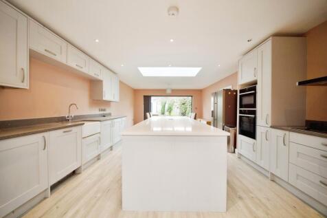 5 bedroom semi-detached house for sale