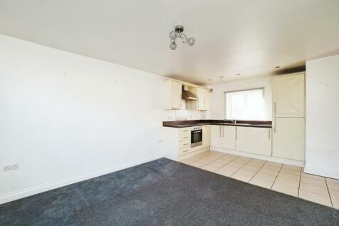 1 bedroom ground floor flat for sale