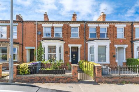 4 bedroom terraced house for sale