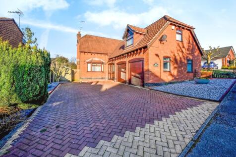4 bedroom detached house for sale