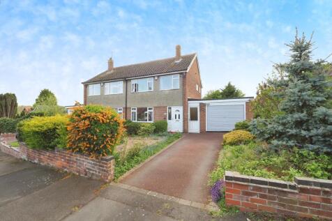 3 bedroom semi-detached house for sale