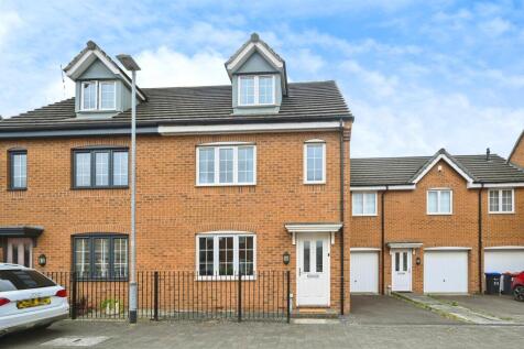 4 bedroom town house for sale