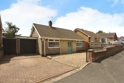 2 bedroom detached bungalow for sale