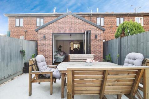 2 bedroom terraced house for sale