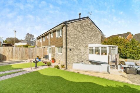 4 bedroom end of terrace house for sale