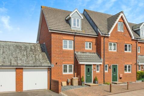 3 bedroom end of terrace house for sale