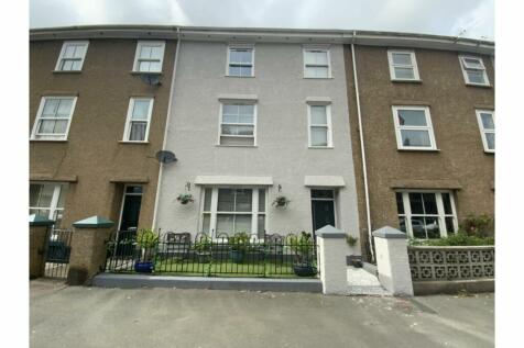 4 bedroom town house for sale