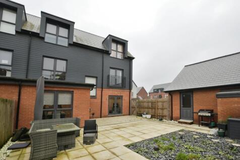 5 bedroom semi-detached house for sale