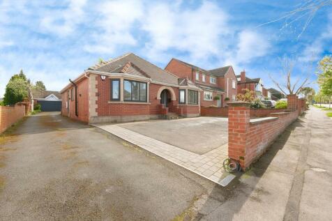 4 bedroom detached bungalow for sale