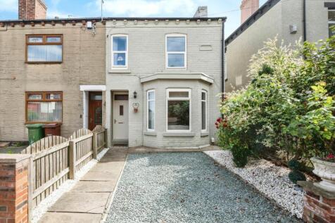 4 bedroom end of terrace house for sale