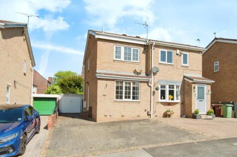2 bedroom semi-detached house for sale