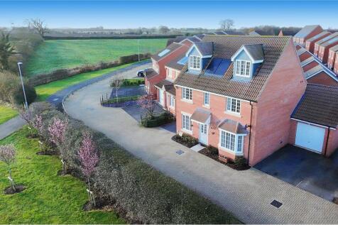 5 bedroom detached house for sale