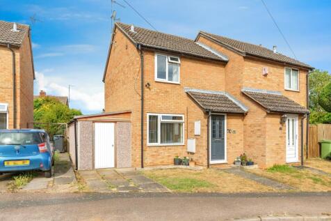 2 bedroom semi-detached house for sale