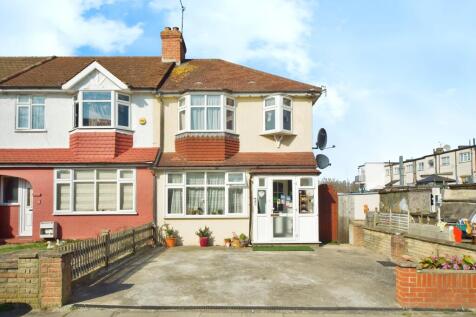 4 bedroom end of terrace house for sale