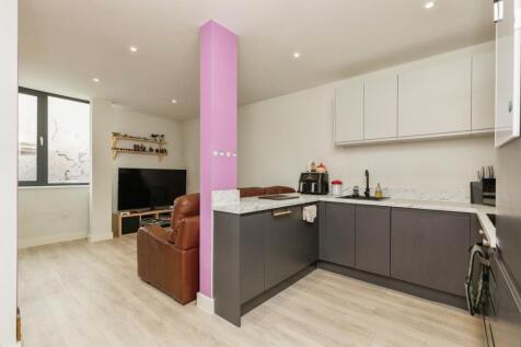 1 bedroom ground floor flat for sale