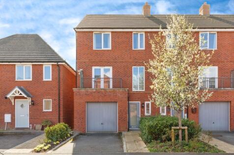 4 bedroom end of terrace house for sale
