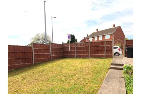 4 bedroom end of terrace house for sale