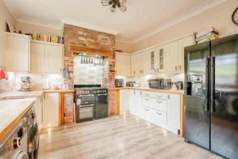 4 bedroom semi-detached house for sale