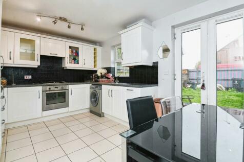 4 bedroom terraced house for sale