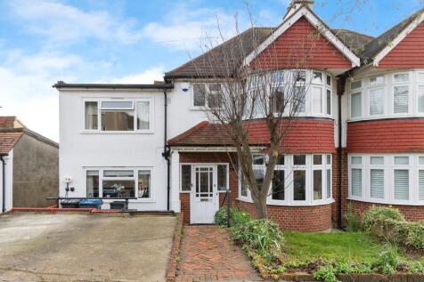 4 bedroom semi-detached house for sale