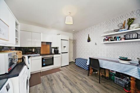 4 bedroom ground floor flat for sale