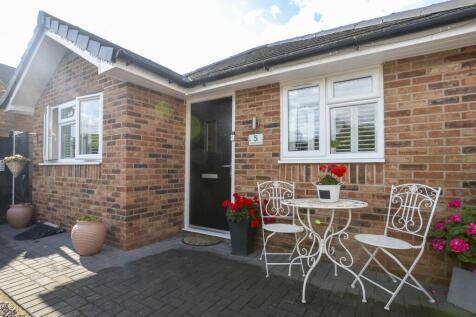 2 bedroom detached bungalow for sale