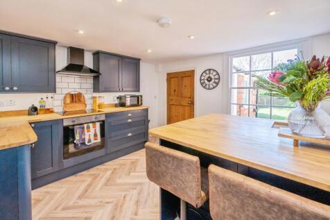 4 bedroom terraced house for sale