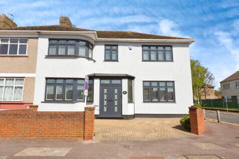 5 bedroom semi-detached house for sale