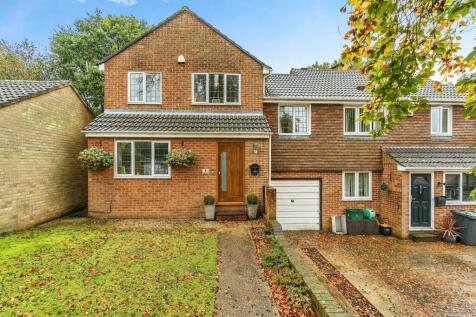 4 bedroom semi-detached house for sale