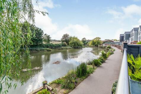 4 bedroom end of terrace house for sale