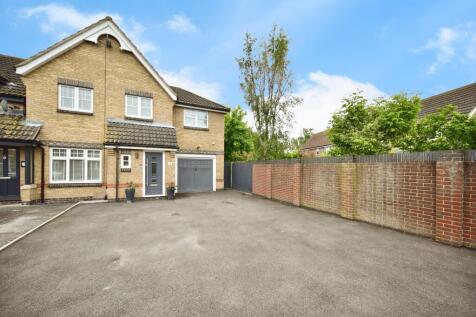 4 bedroom semi-detached house for sale