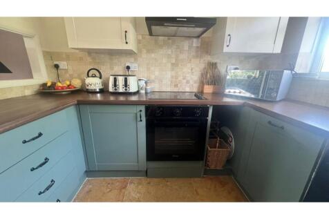 2 bedroom maisonette for sale