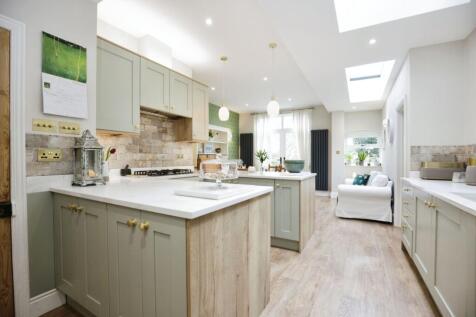 4 bedroom terraced house for sale