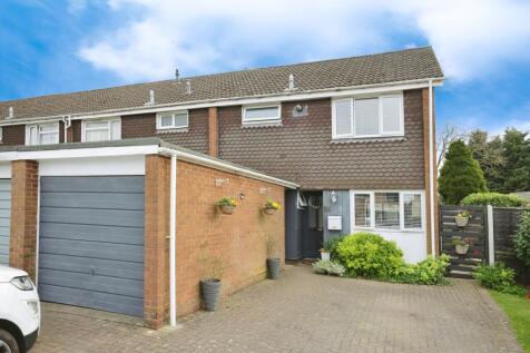 4 bedroom end of terrace house for sale