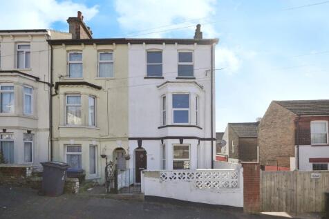 4 bedroom end of terrace house for sale