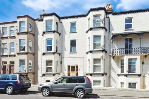1 bedroom ground floor flat for sale
