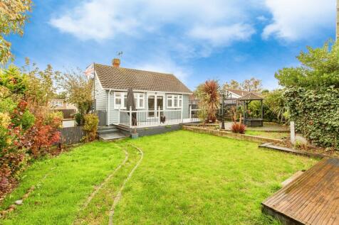 2 bedroom detached bungalow for sale