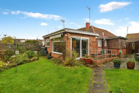 2 bedroom semi-detached bungalow for sale