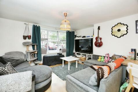 1 bedroom ground floor flat for sale