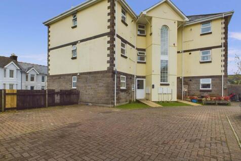 Kelly Bray, Callington. 2 bed flat for sale